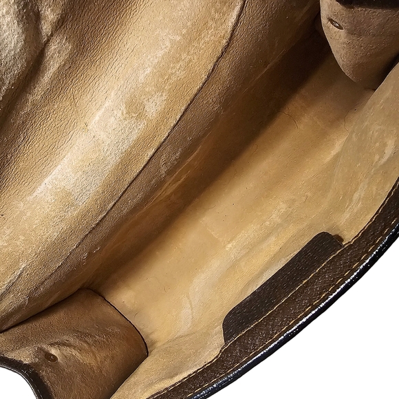 VINTAGE GUCCI CLUTCH - Picture 9 of 12